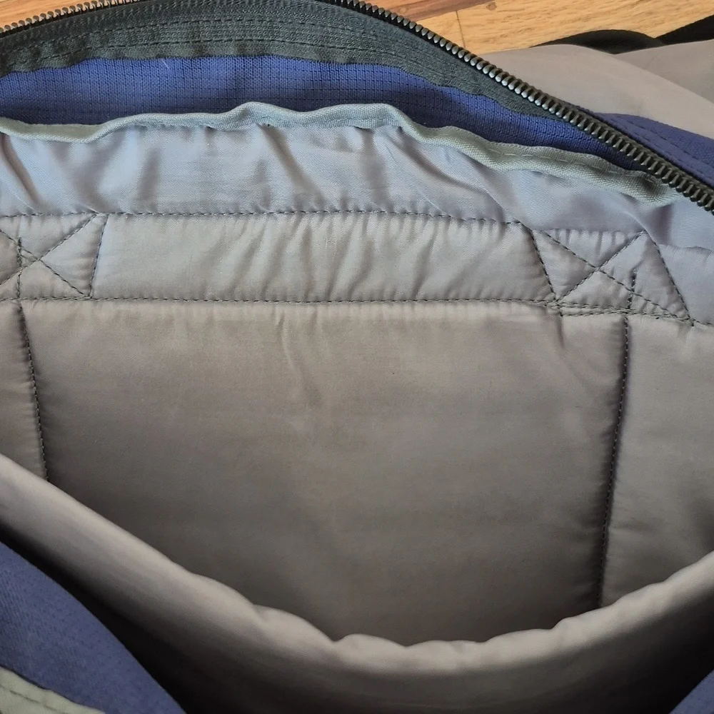 Samsonite Modern Utility Messenger Laptop Bag 17x14 Gently Loved